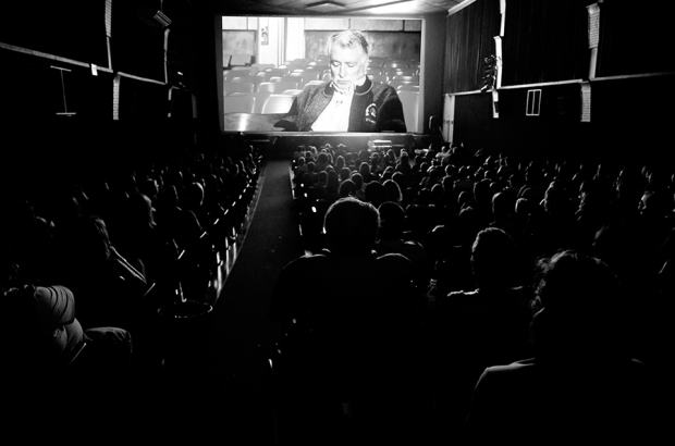 Filme sendo exibido na sessão de abertura do FCTP em NOV2028 - Fotografia de Mixi de Quadros