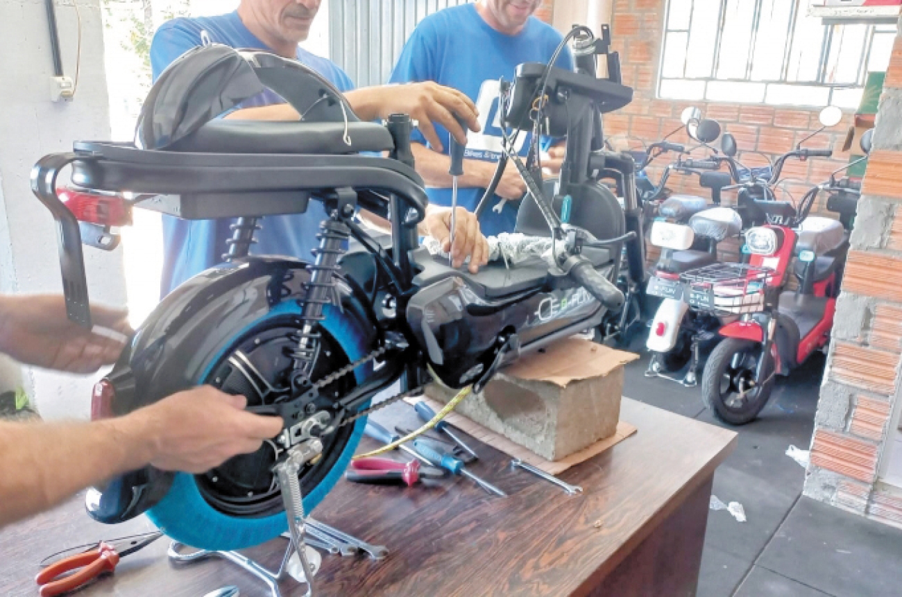 Apenados do Presídio de Santa Rosa realizam a montagem de bicicleta elétrica